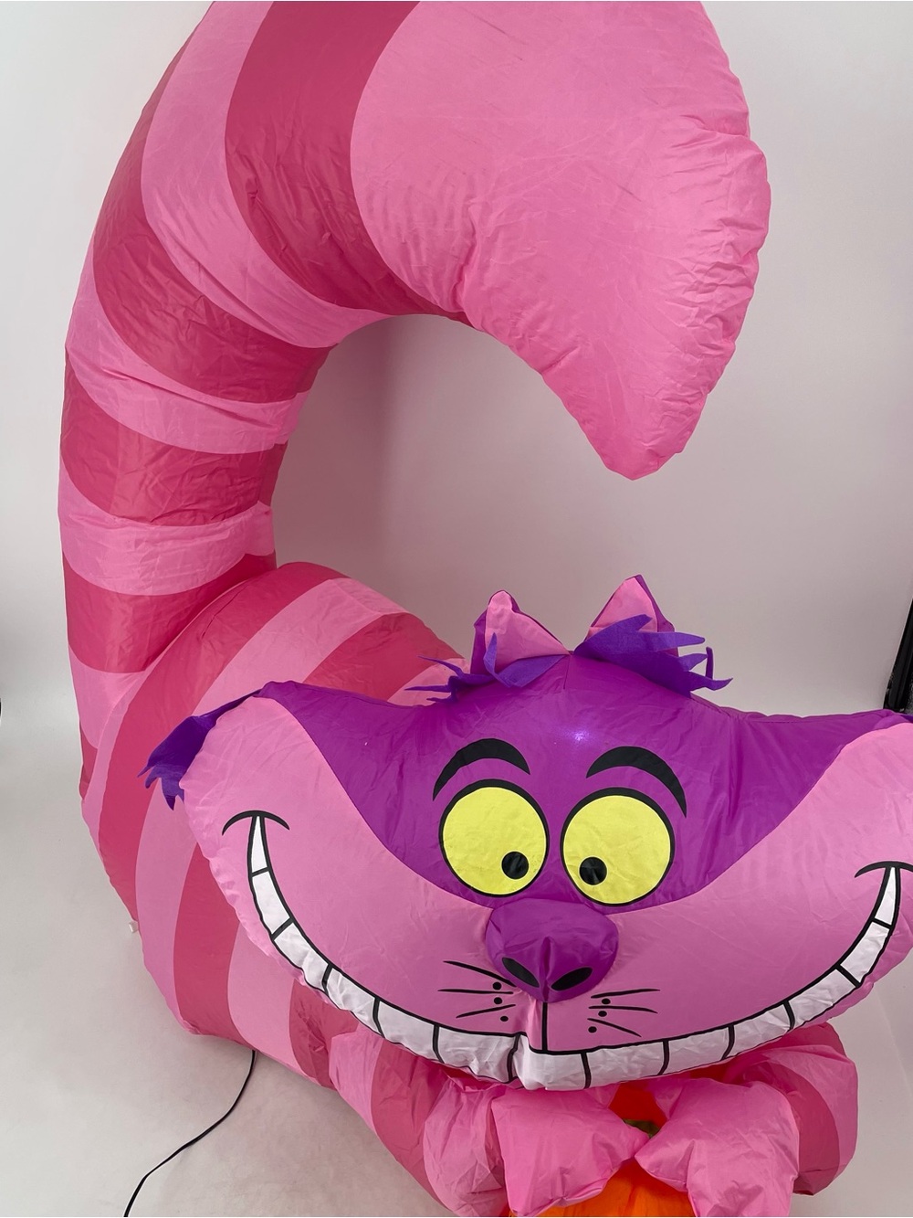 Disney 3.51-ft Lighted Disney Alice in Wonderland Cheshire Cat Inflatable - Picture 4 of 7